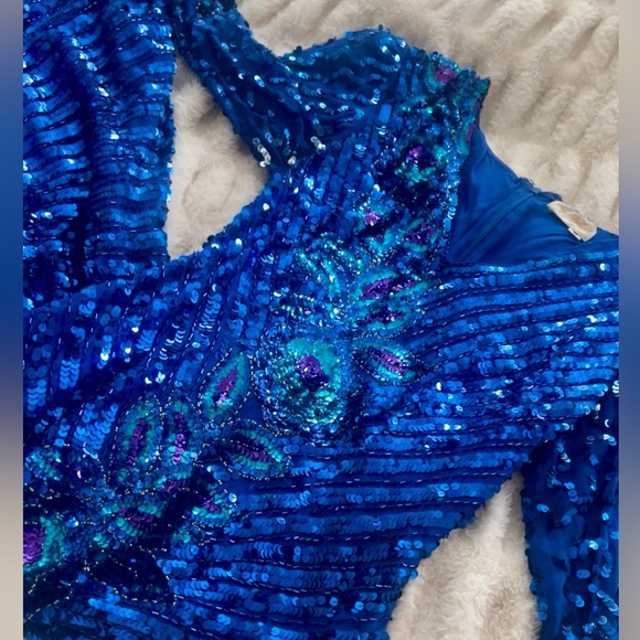 Blue sequin gown - Picture 4 of 5